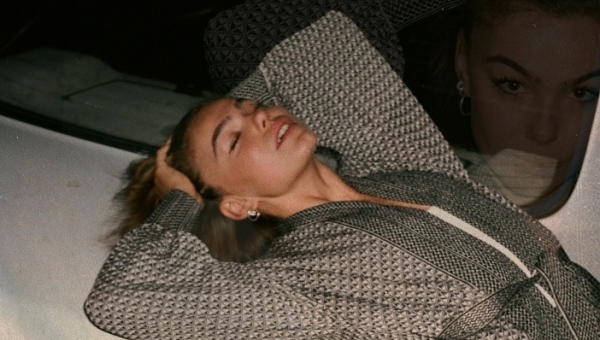 Abbey Hoes | Biografie en Carrière