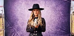 Lainey Wilson host CMA Awards
