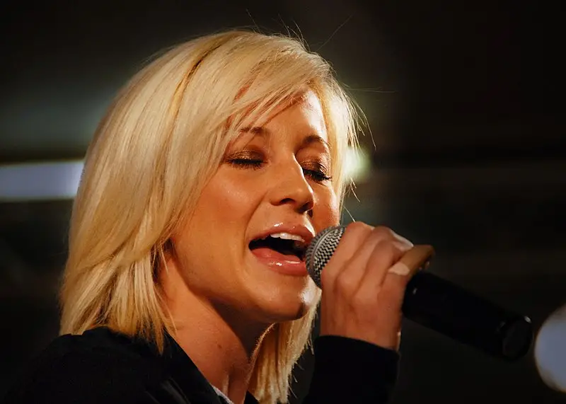 Kellie Pickler: terug op het toneel na tragisch verlies voor Patsy Cline Tribute