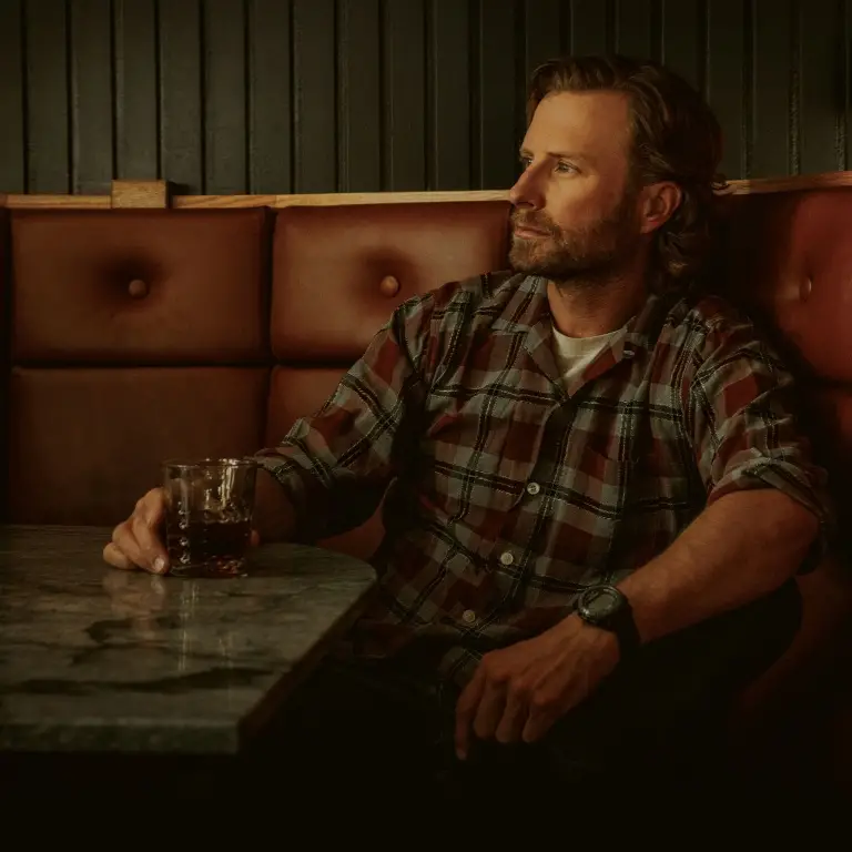 Dierks Bentley met zijn 20e nummer 1 single 'Gone'