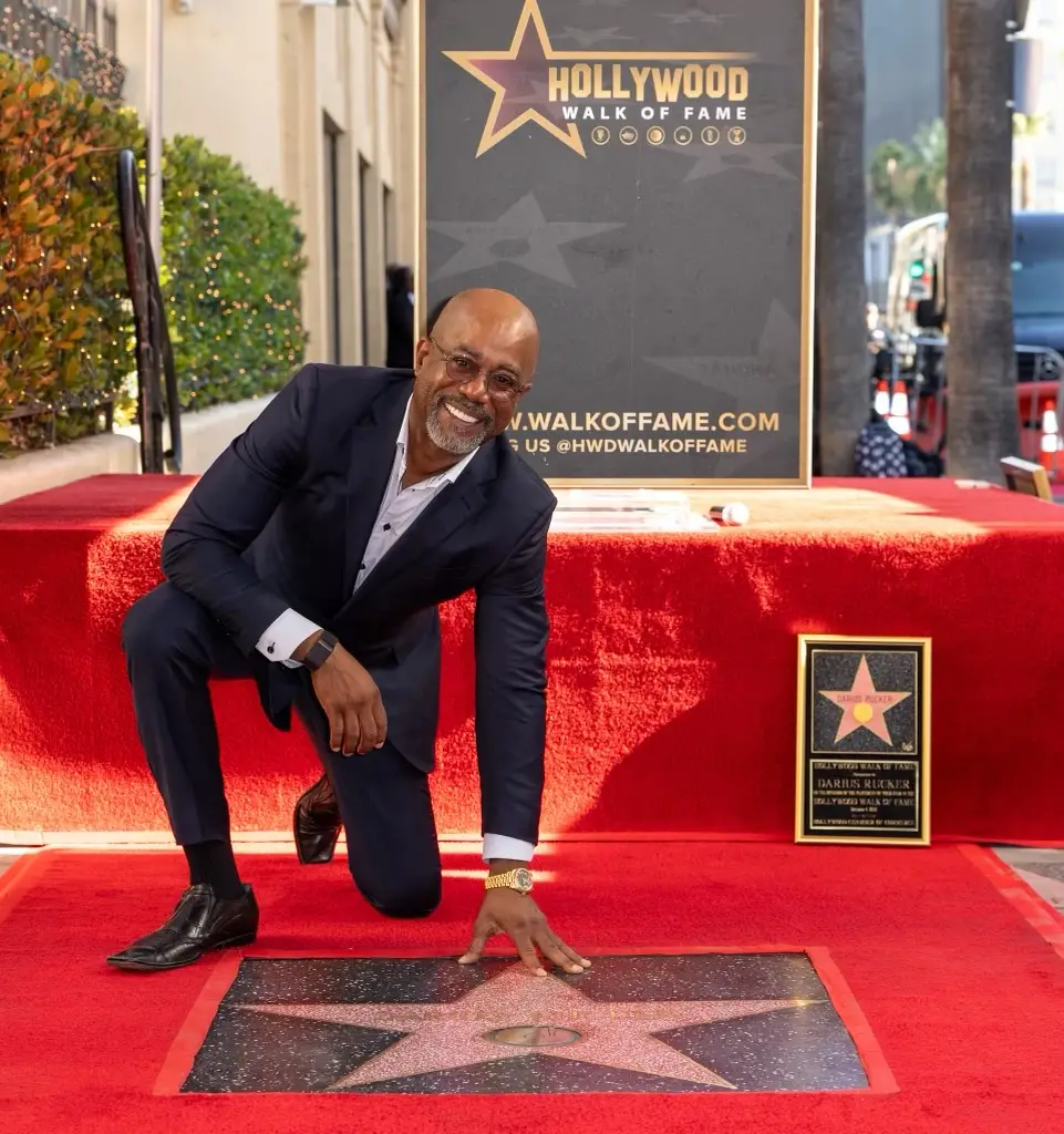 Darius Rucker ge&euml;erd met een ster op de Hollywood Walk of Fame