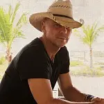 Kenny Chesney ; foto Allister An